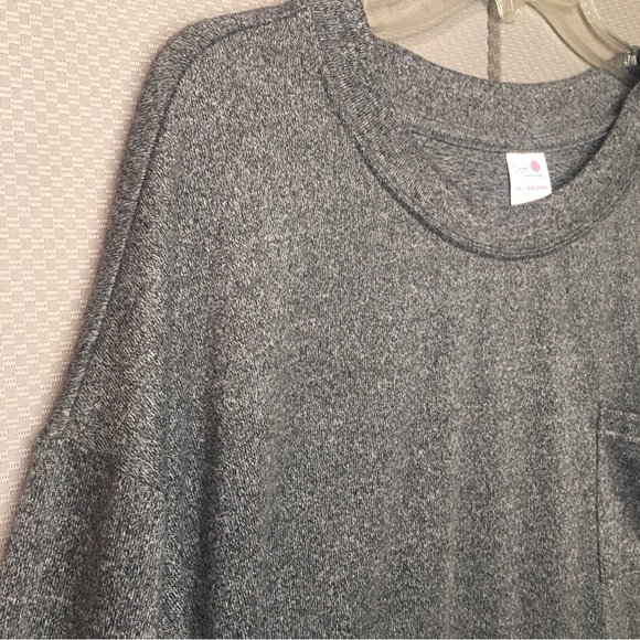 Secret Treasures Women's Sweater size 2X (18w-20w) polyester, nylon, spandex - Picture 3 of 8
